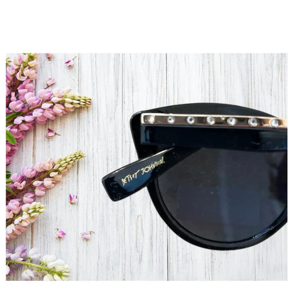 New Betsey Johnson Feeling Rosy Sunglasses Red Black Pink Roses Cat Eye …